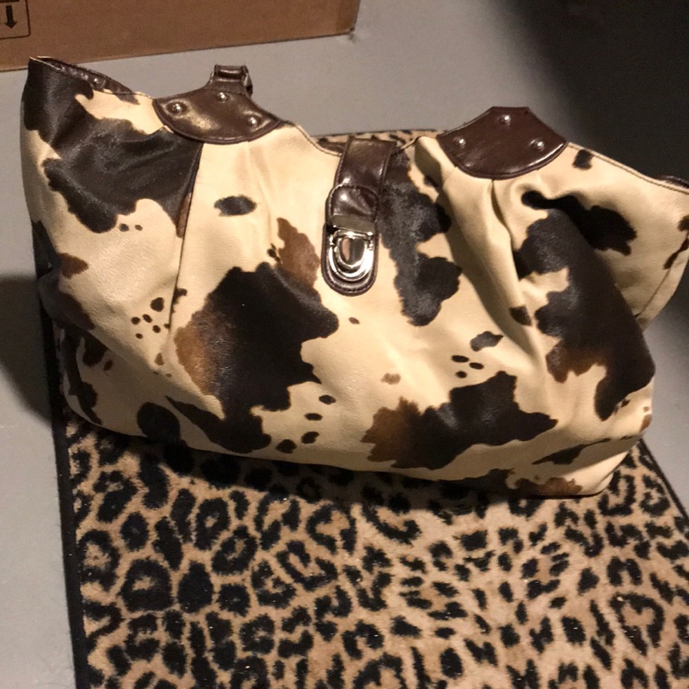 Super cute unique cow pattern purse 😍😍